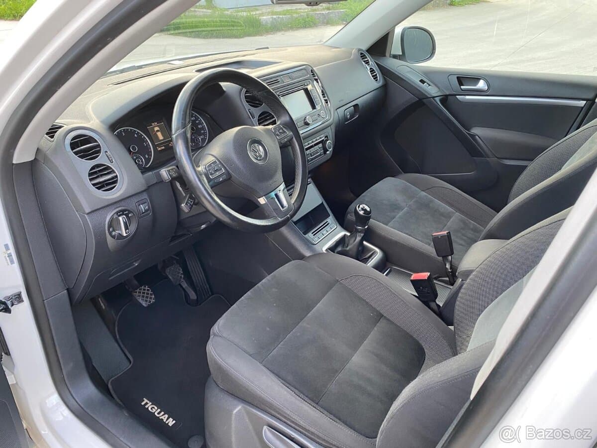 2012 Volkswagen TIGUAN - 11