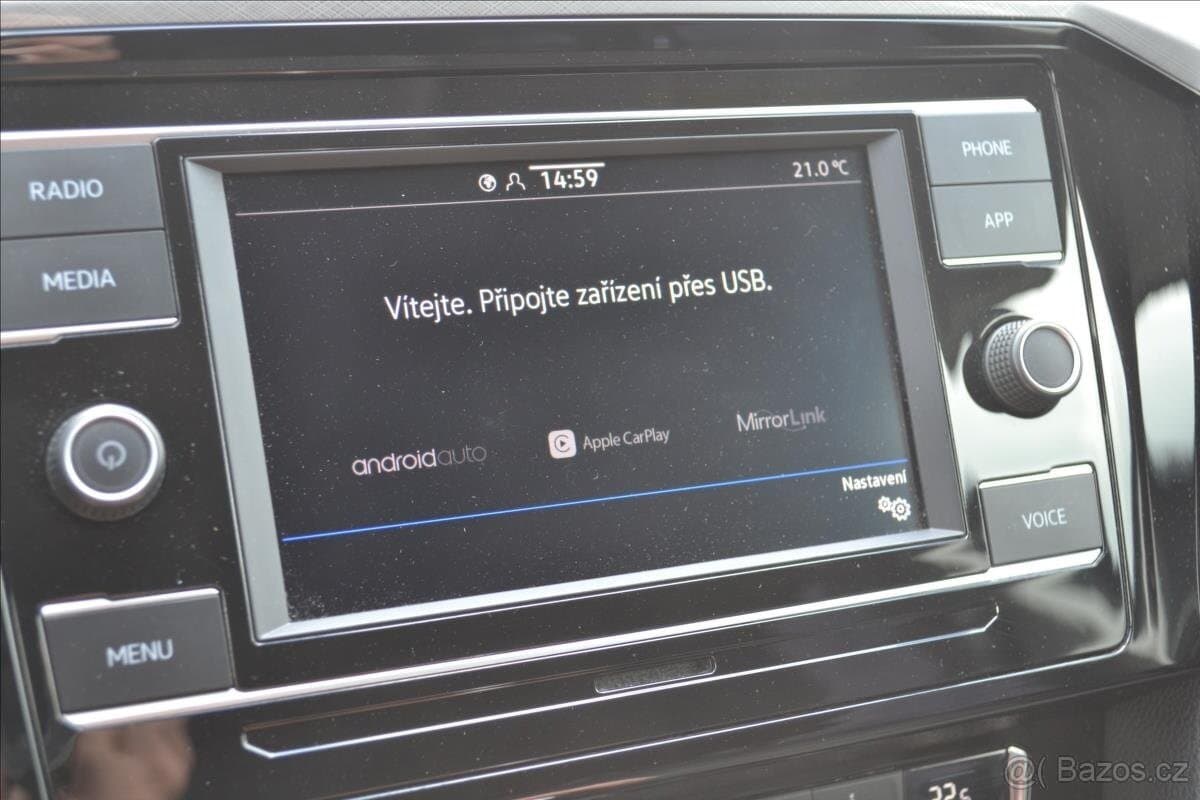 2019 Volkswagen PASSAT - 11