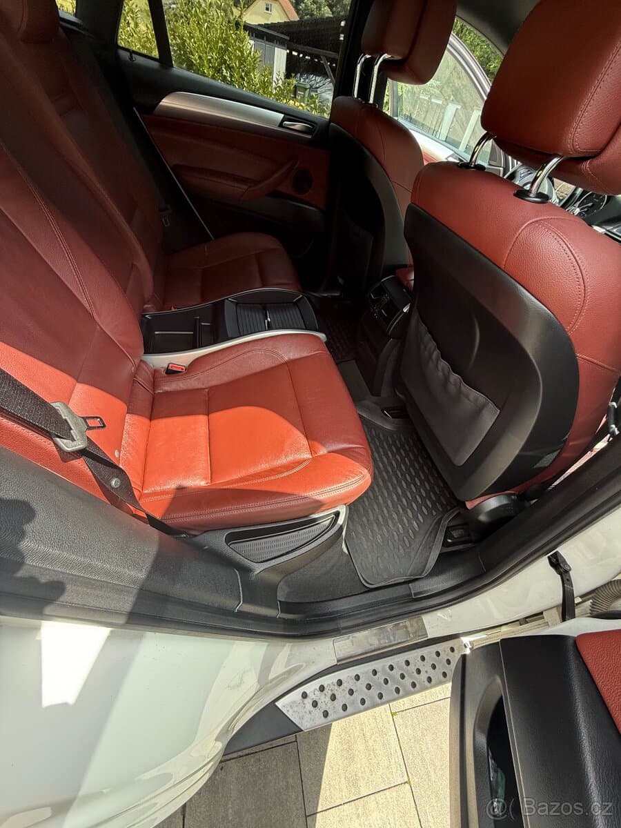 2010 BMW X6 - 11