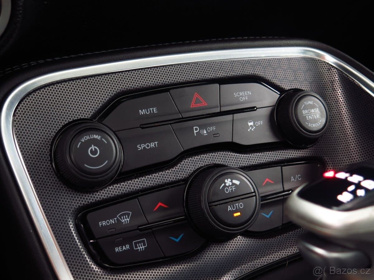 2018 Dodge CHALLENGER - 11