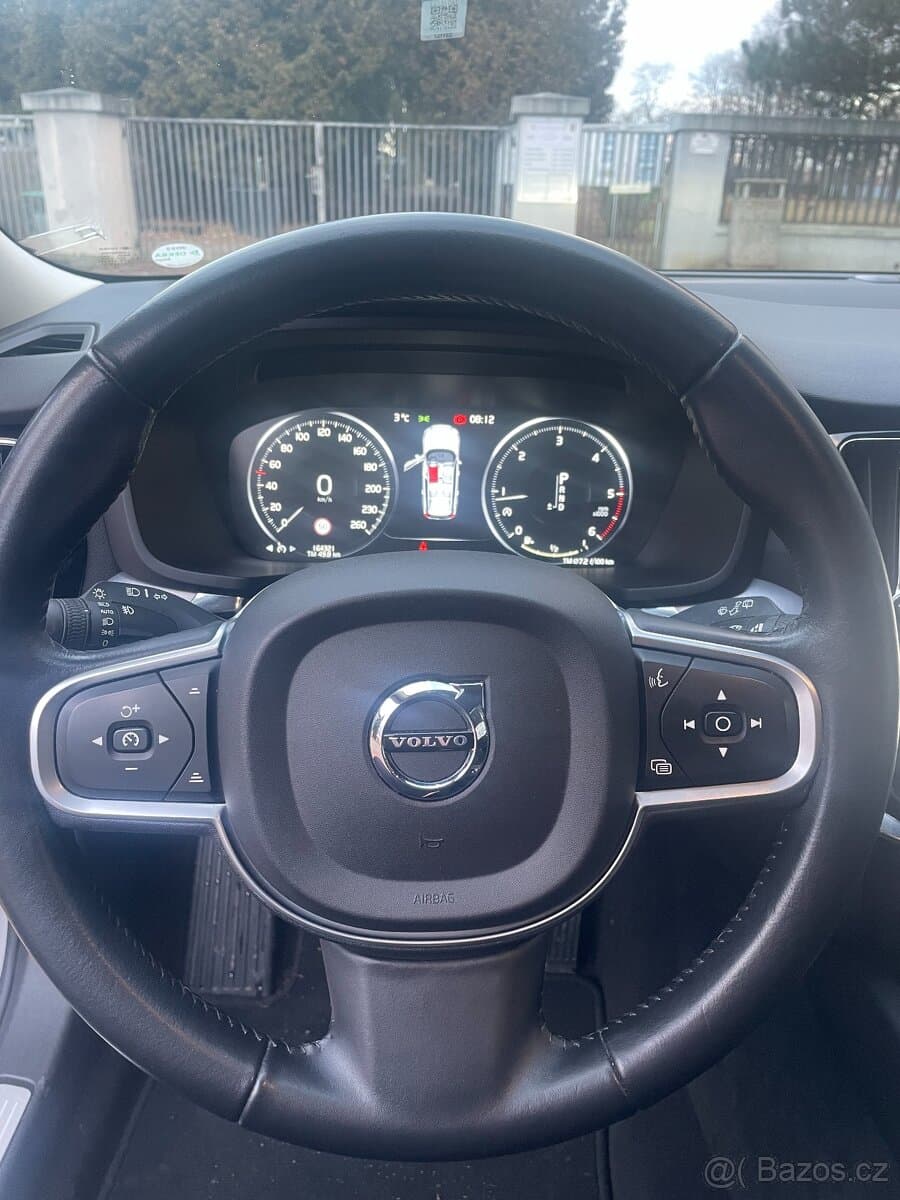 2018 Volvo V60 - 11