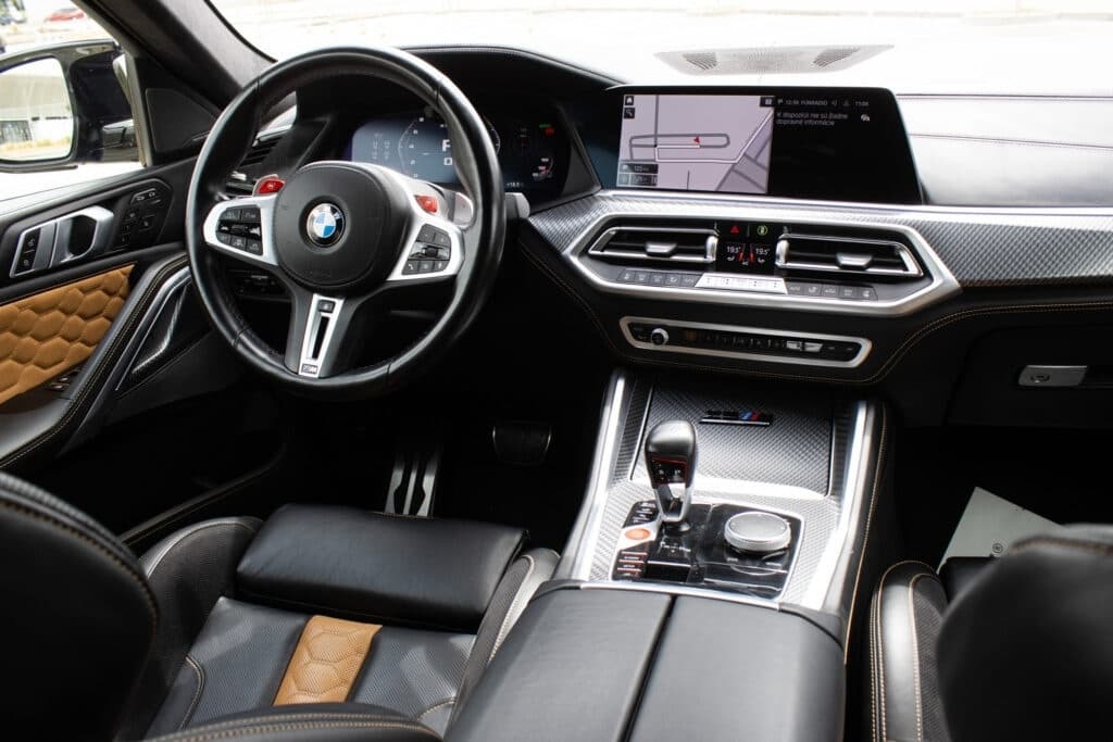 2021 BMW X6 - 11