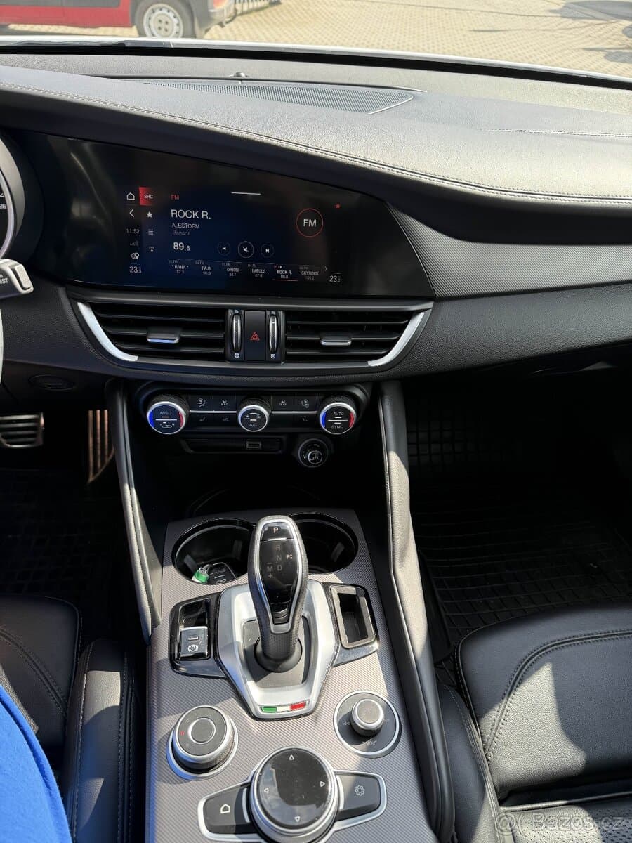 2022 Alfa Romeo GIULIA - 11
