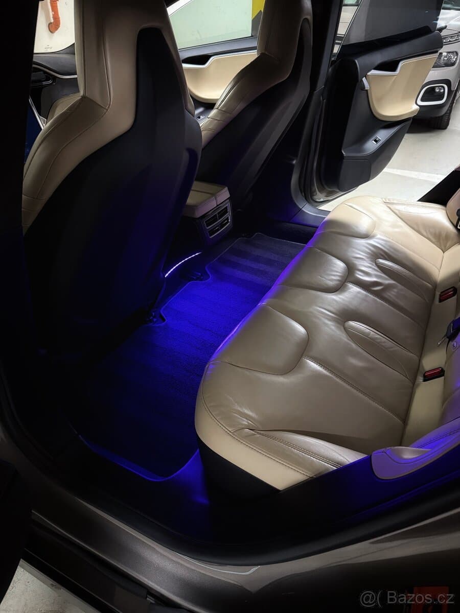 Tesla MODEL S - 11