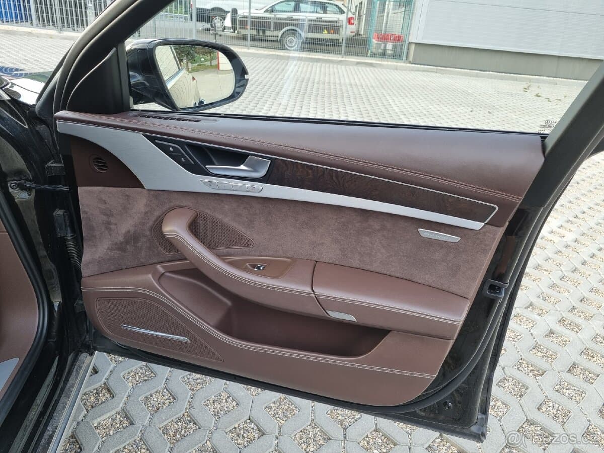 2013 Audi A8 - 11