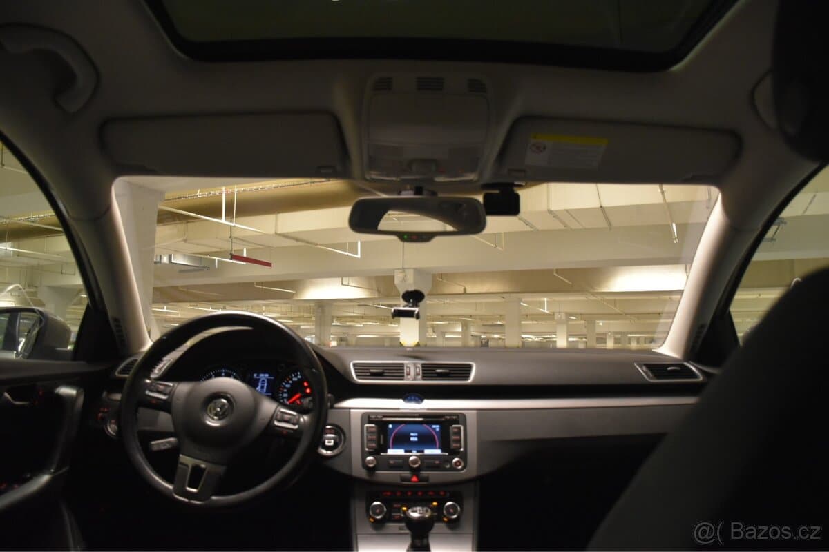 2011 Volkswagen PASSAT - 11