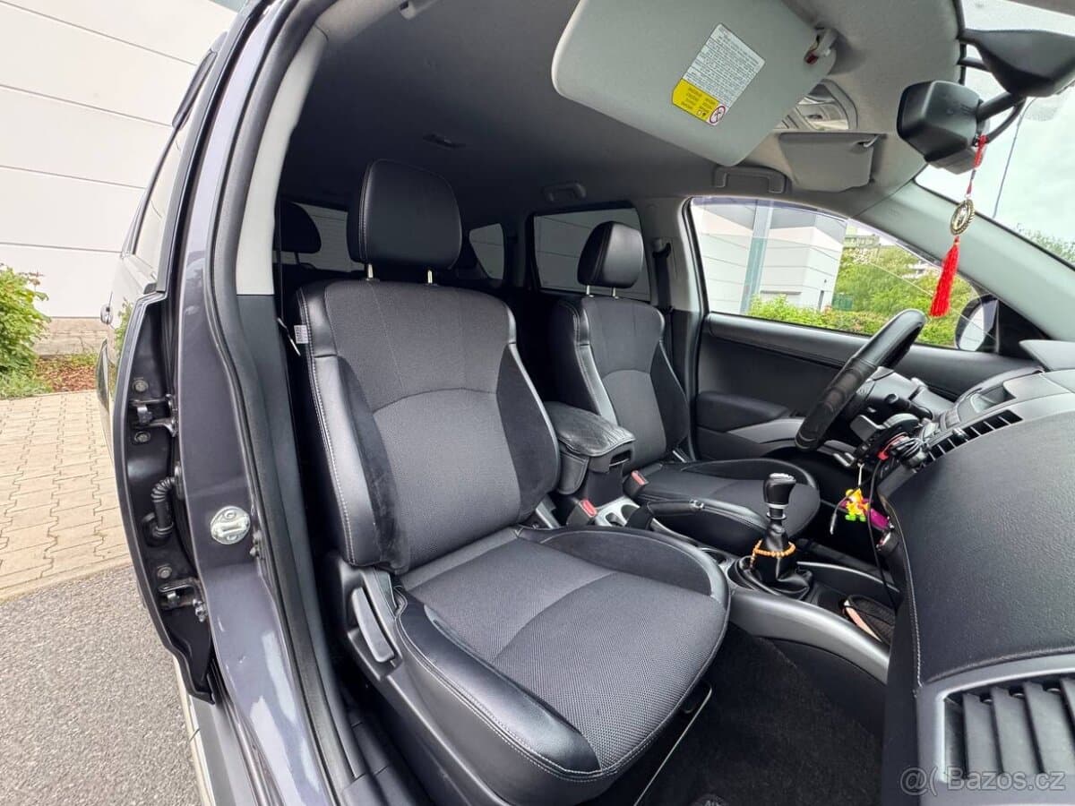2011 Mitsubishi OUTLANDER - 11