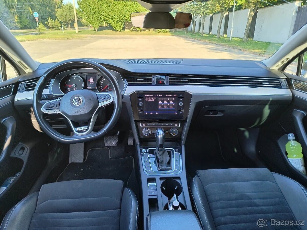 2020 Volkswagen PASSAT - 11