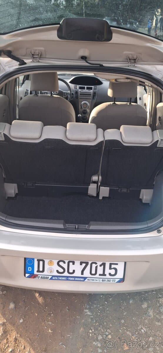 2010 Toyota YARIS - 11
