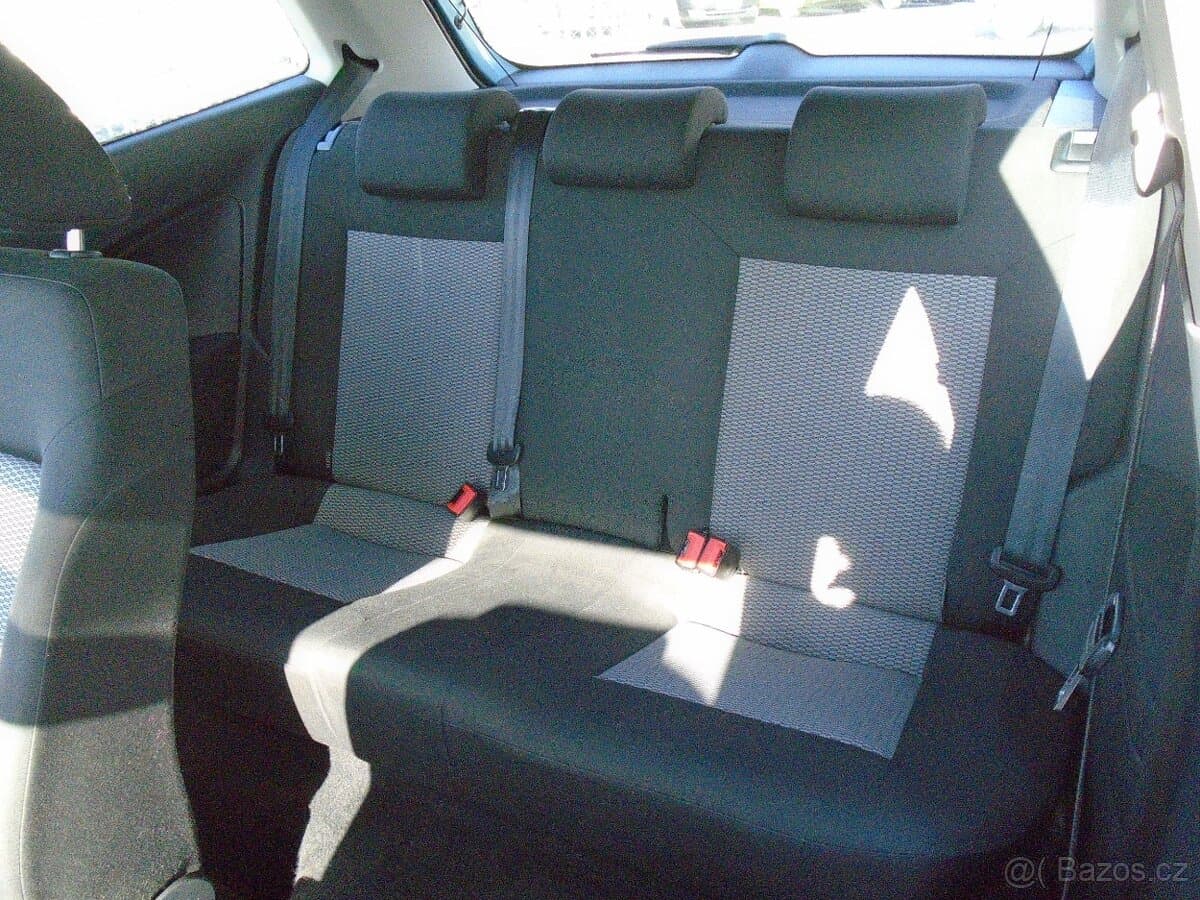 2011 Volkswagen POLO - 11