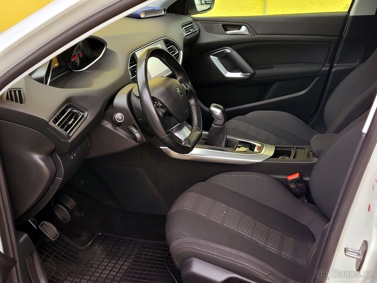 2016 Peugeot 308 - 11