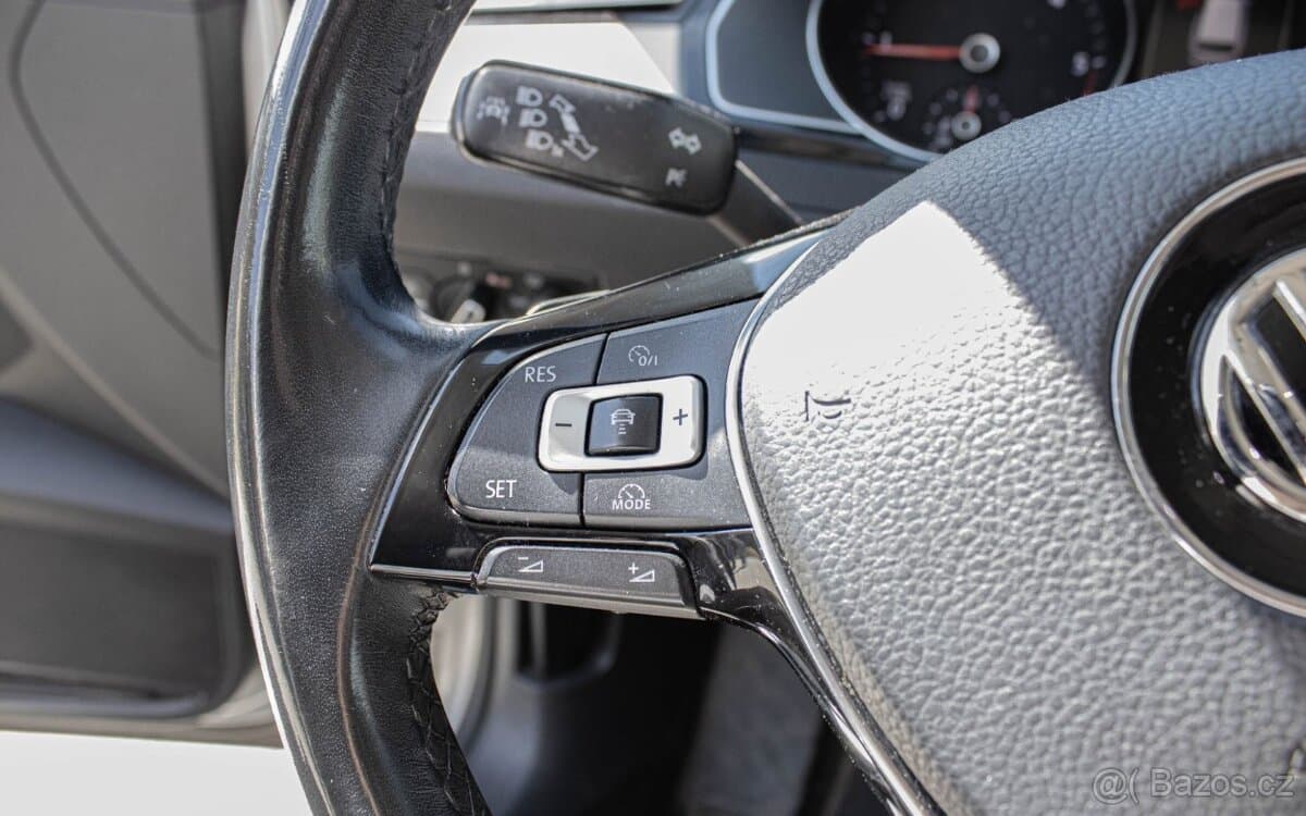 2016 Volkswagen PASSAT - 11
