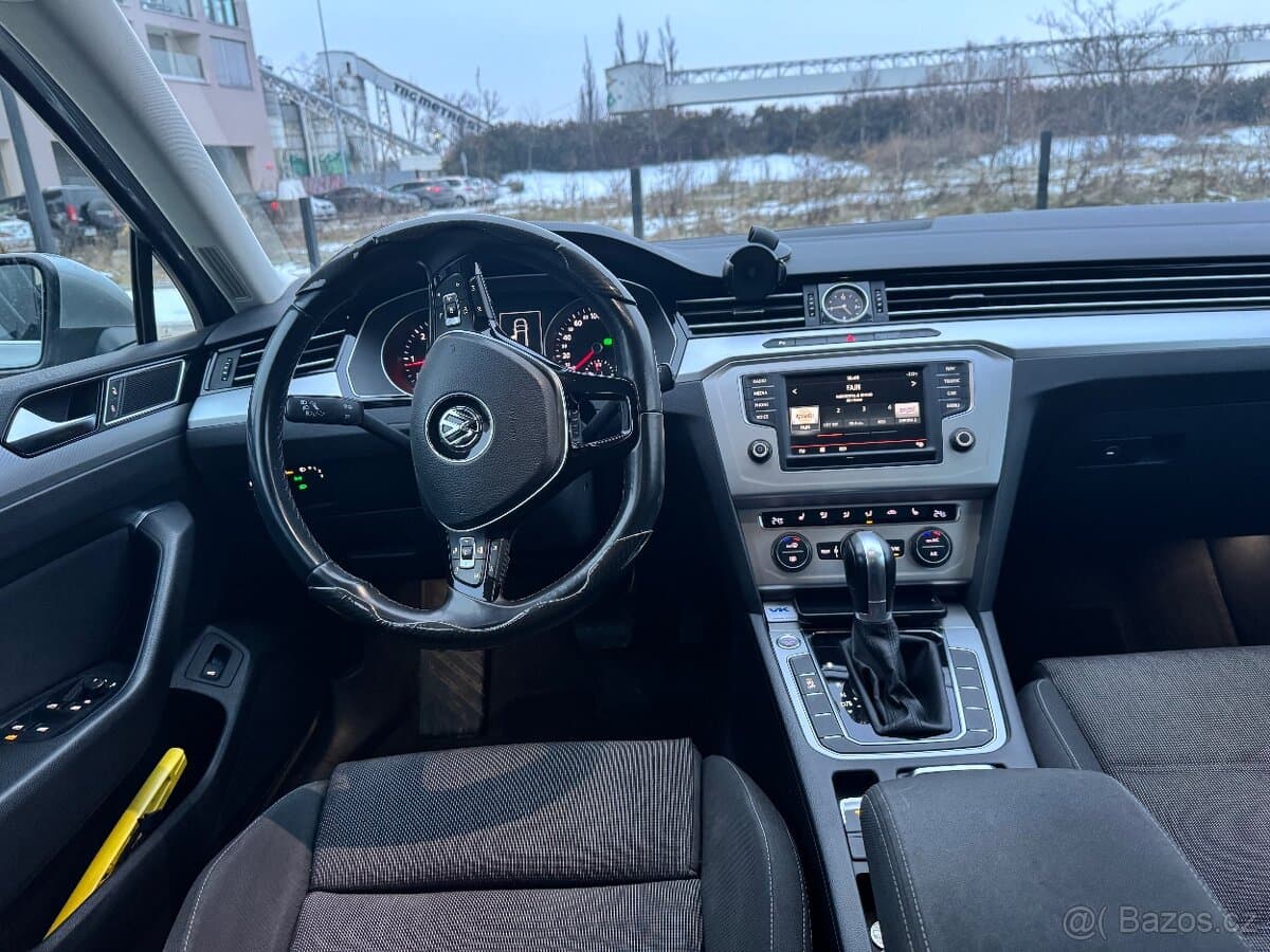 2015 Volkswagen PASSAT - 11