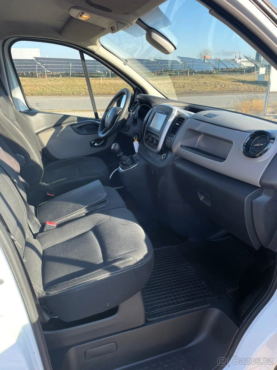 2015 Renault TRAFIC - 11