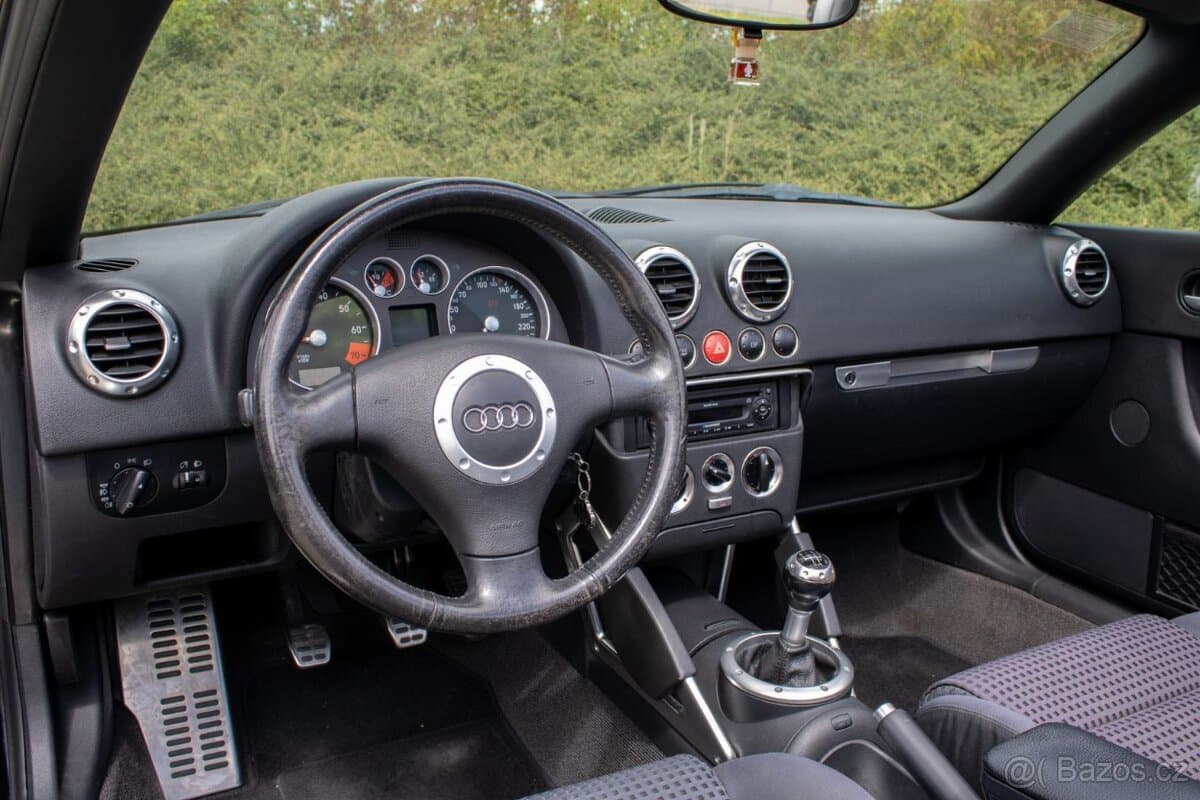 2002 Audi TT - 11