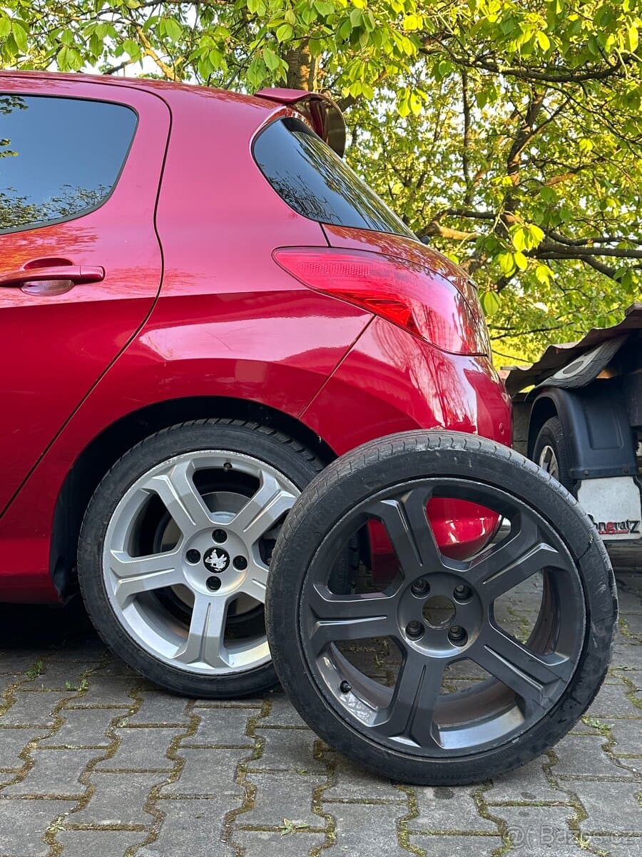 2011 Peugeot 308 - 11