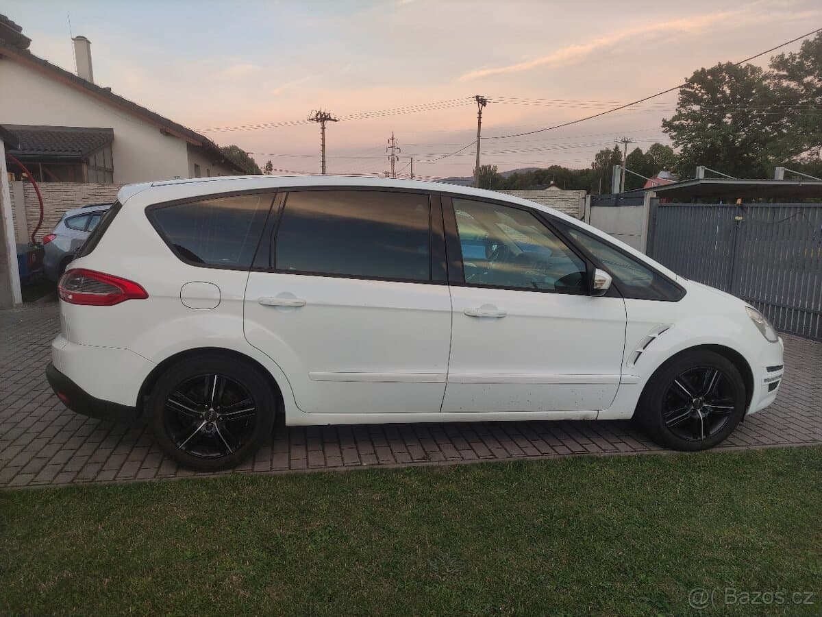 Ford S-MAX - 11