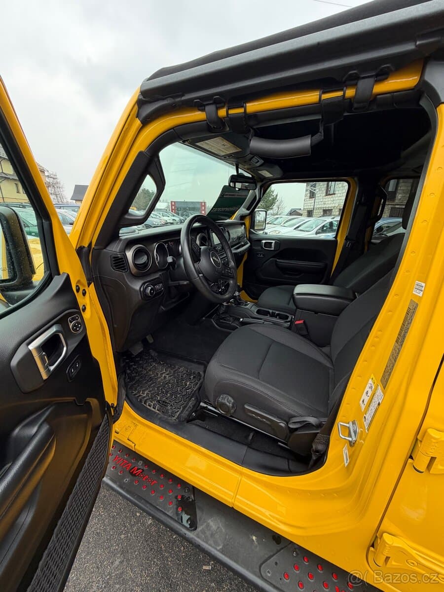 2019 Jeep WRANGLER - 11
