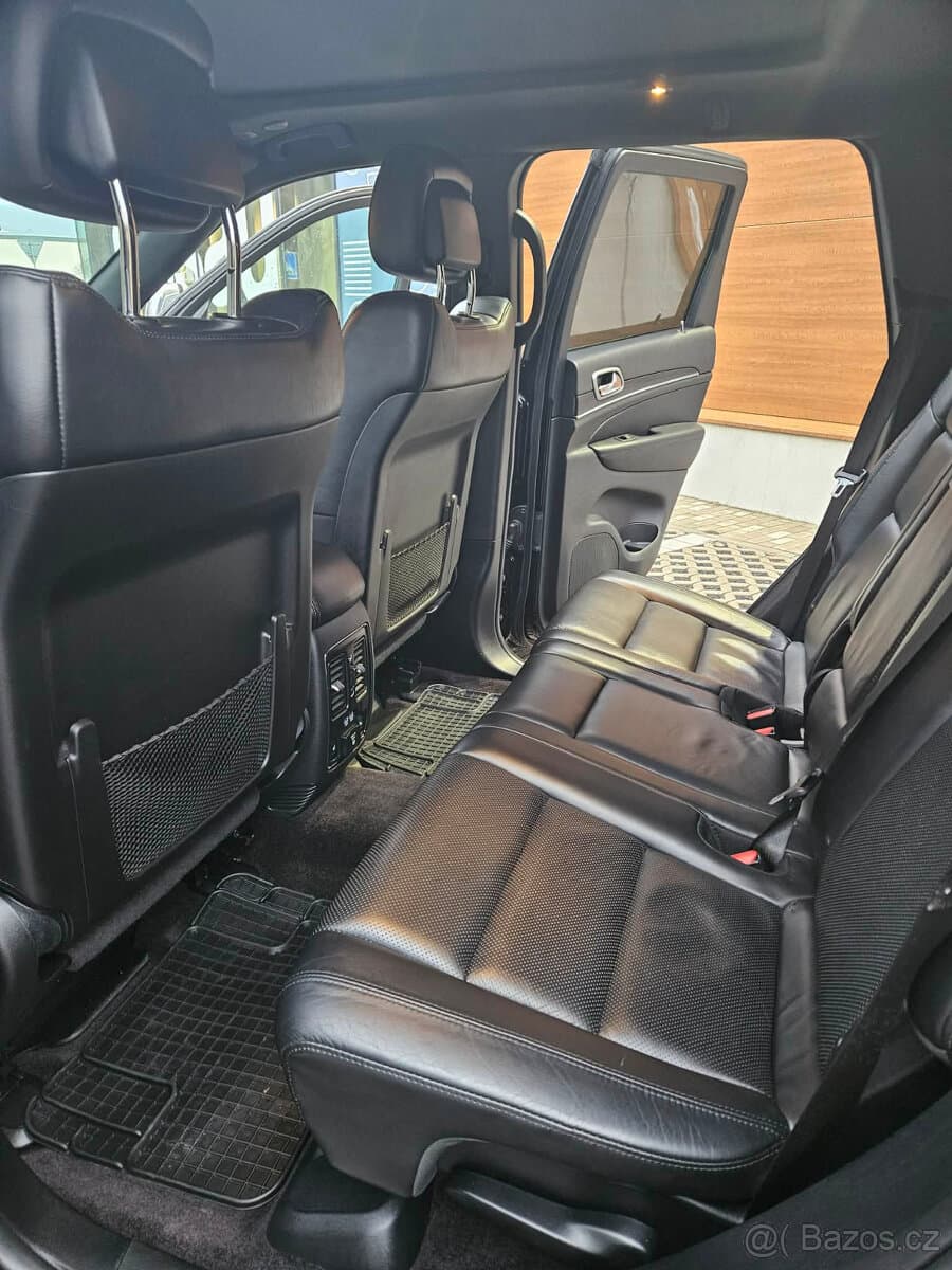 2018 Jeep CHEROKEE - 11
