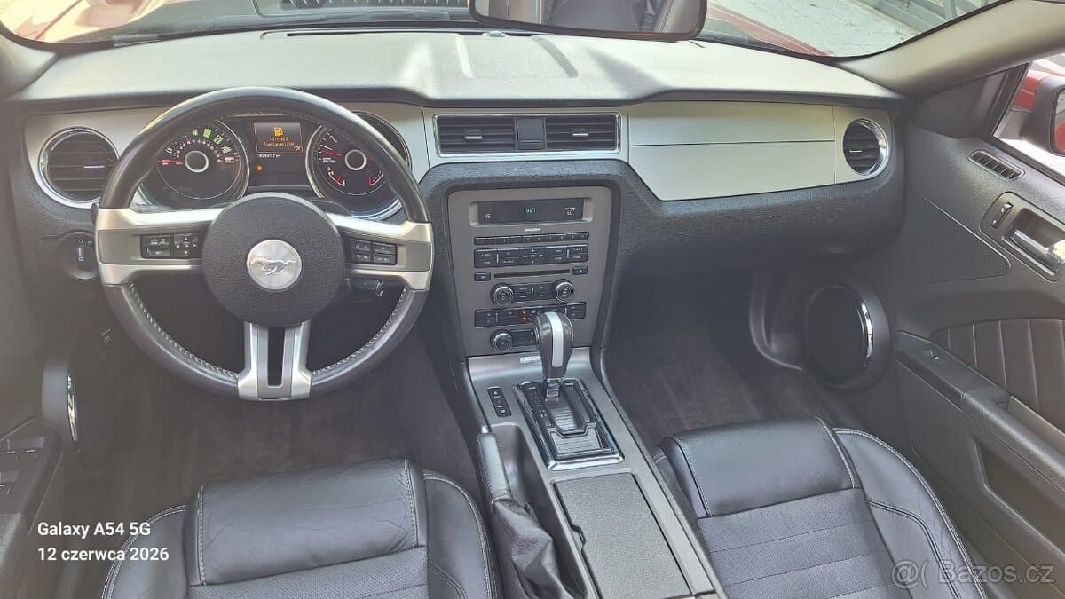 2013 Ford MUSTANG - 11