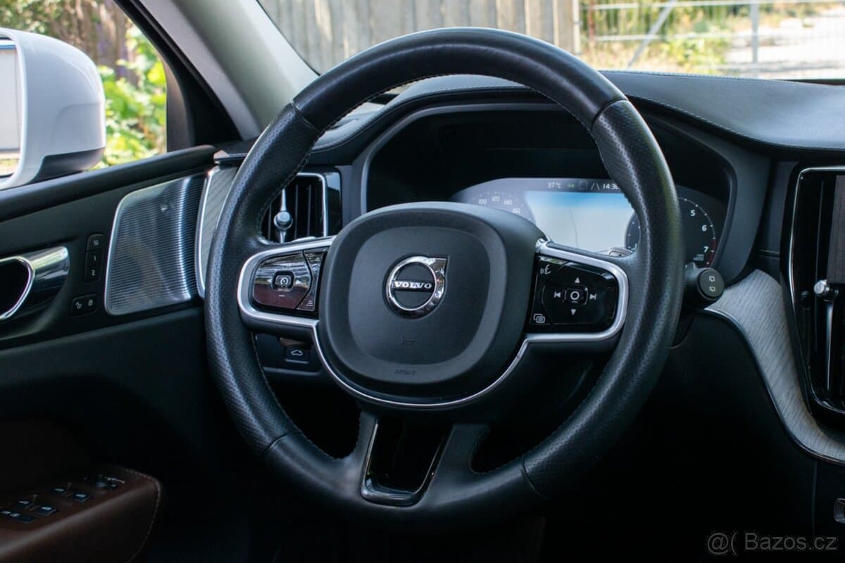 2018 Volvo XC60 - 11