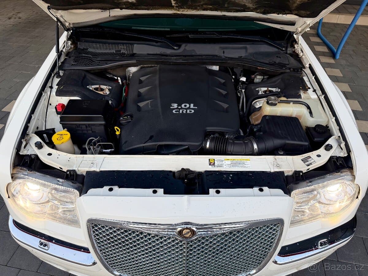 2010 Chrysler 300C - 11