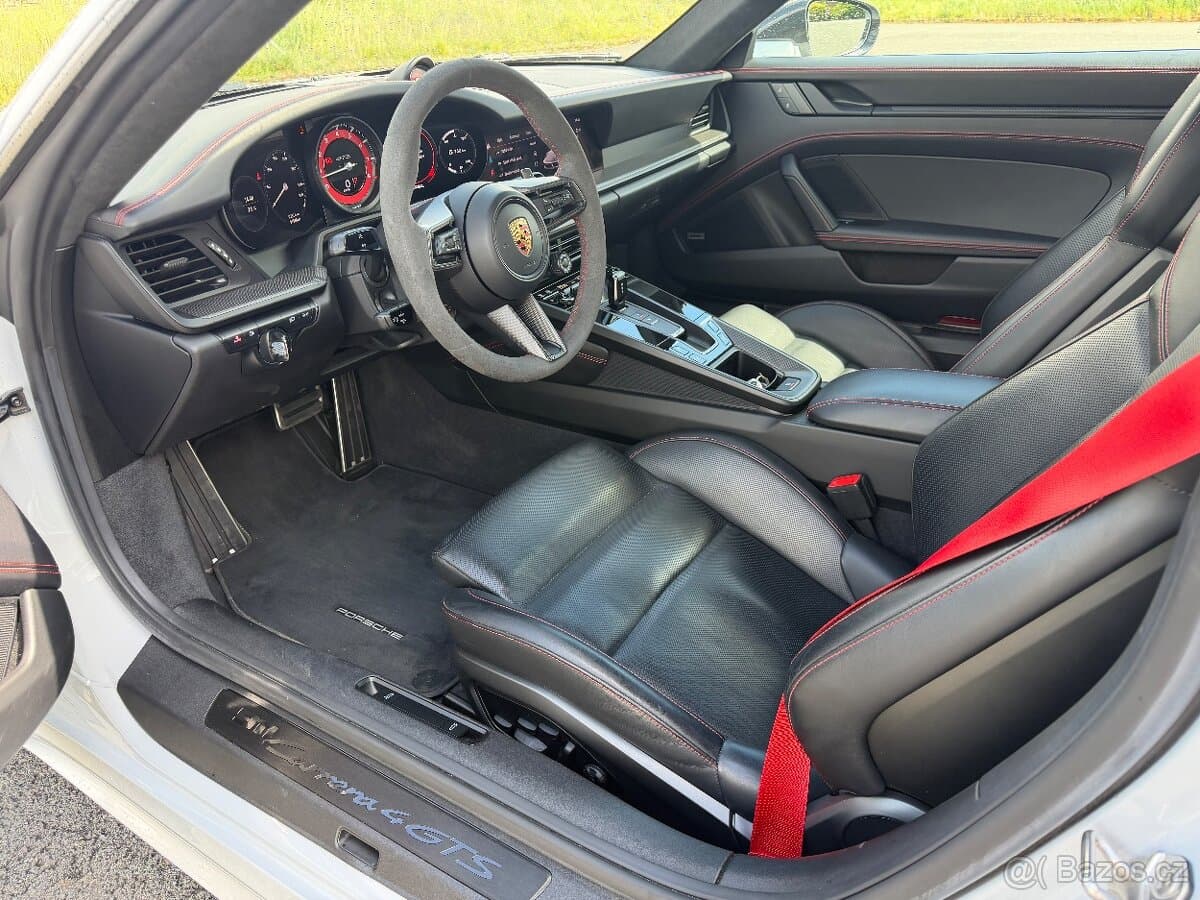 2023 Porsche 911 - 11