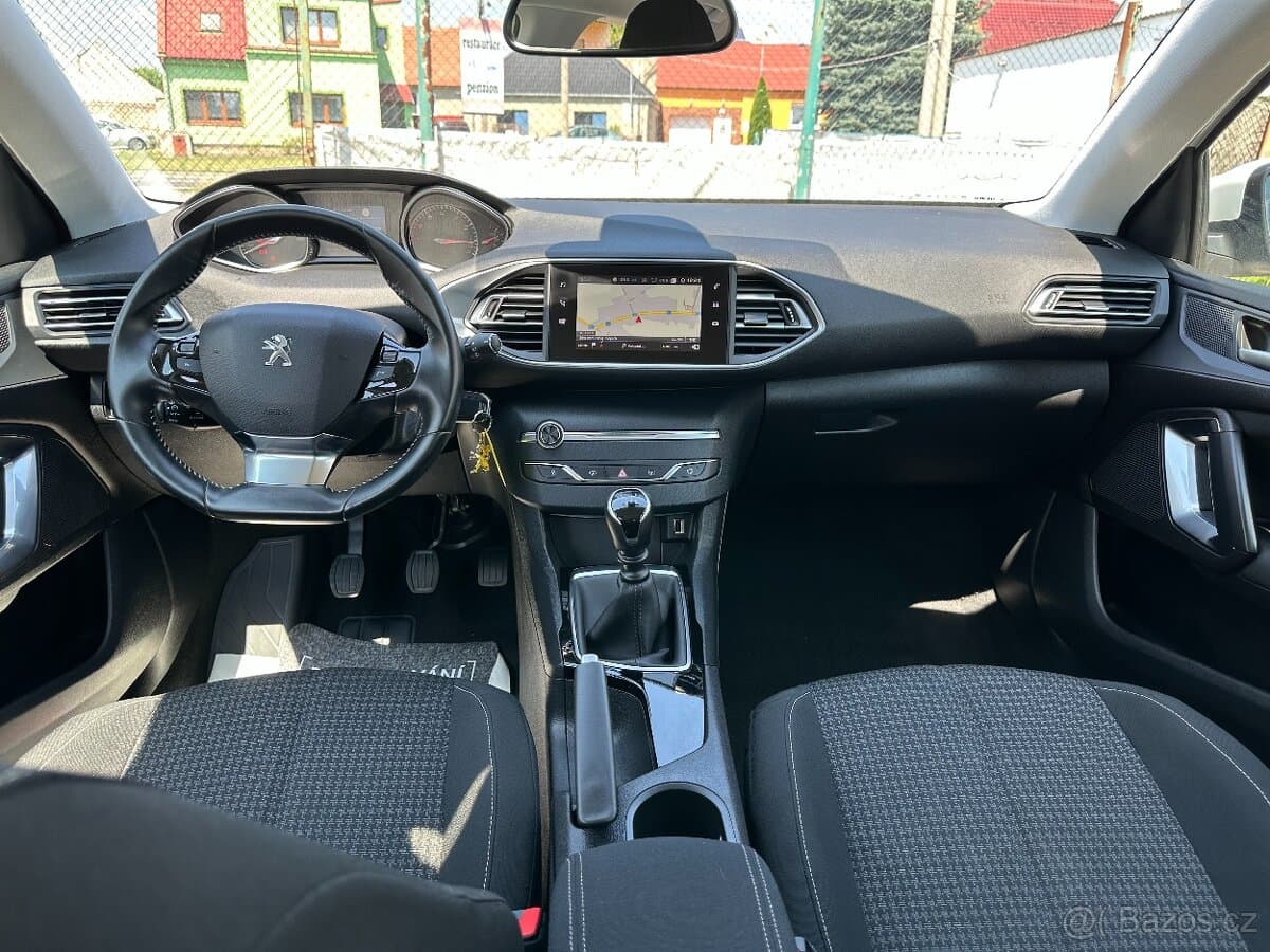 2019 Peugeot 308 - 11