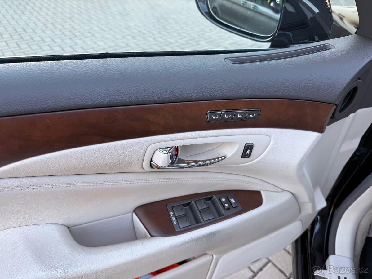 2012 Lexus LS - 11