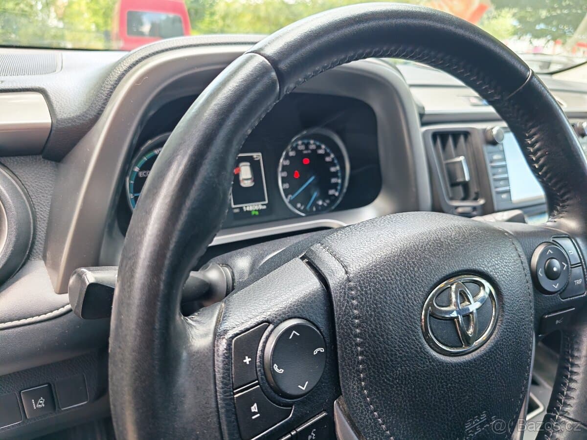 2017 Toyota RAV4 - 11