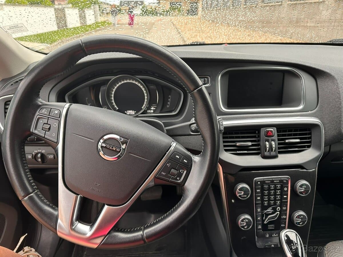 2016 Volvo V40 - 11