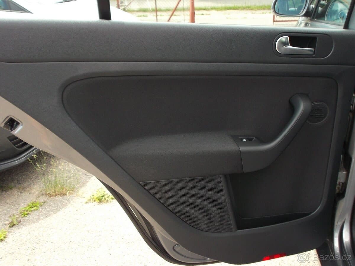 2010 Volkswagen GOLF - 11