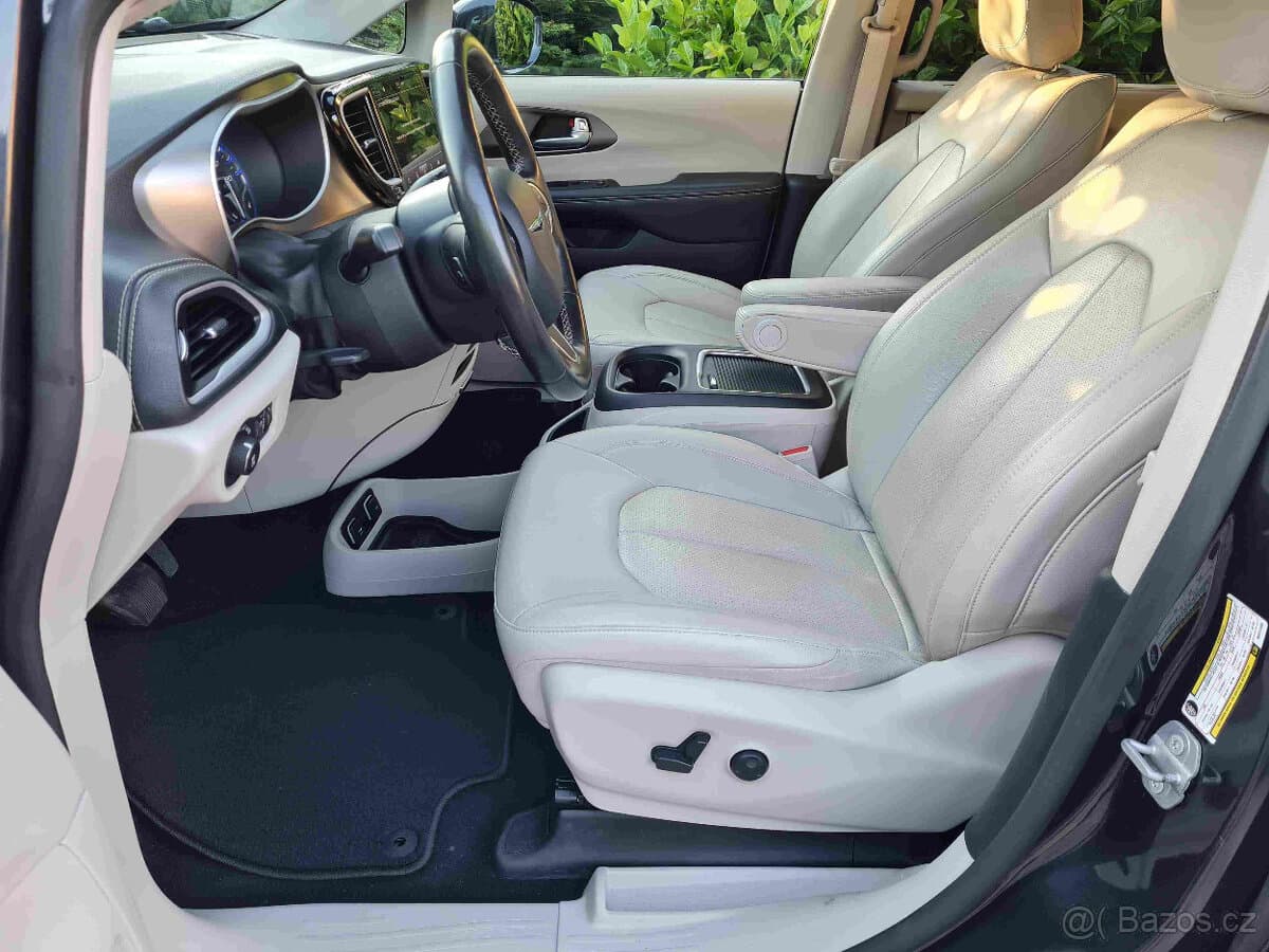 2021 Chrysler PACIFICA - 11