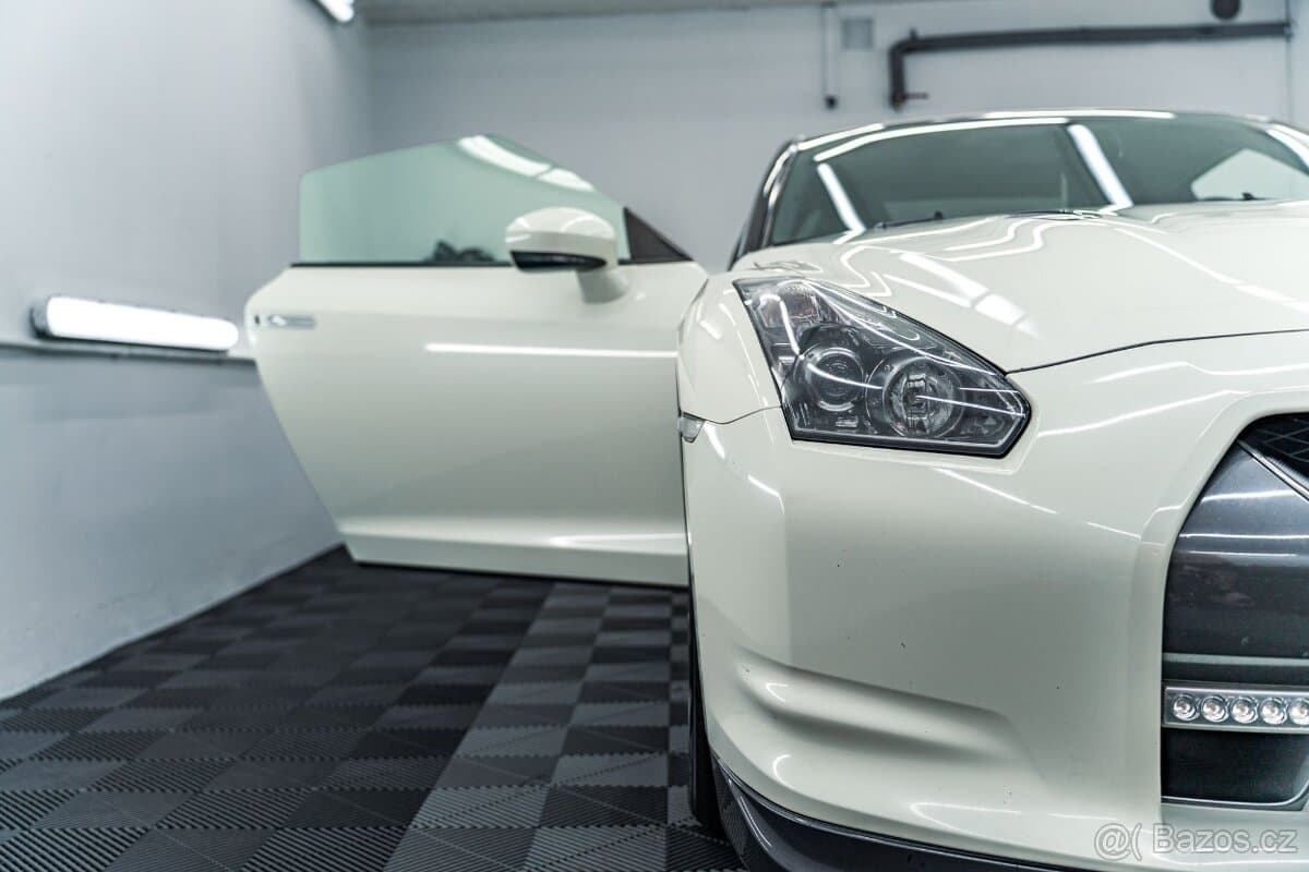 2008 Nissan GT-R - 11