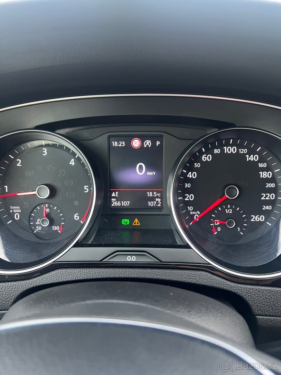 2018 Volkswagen PASSAT - 11