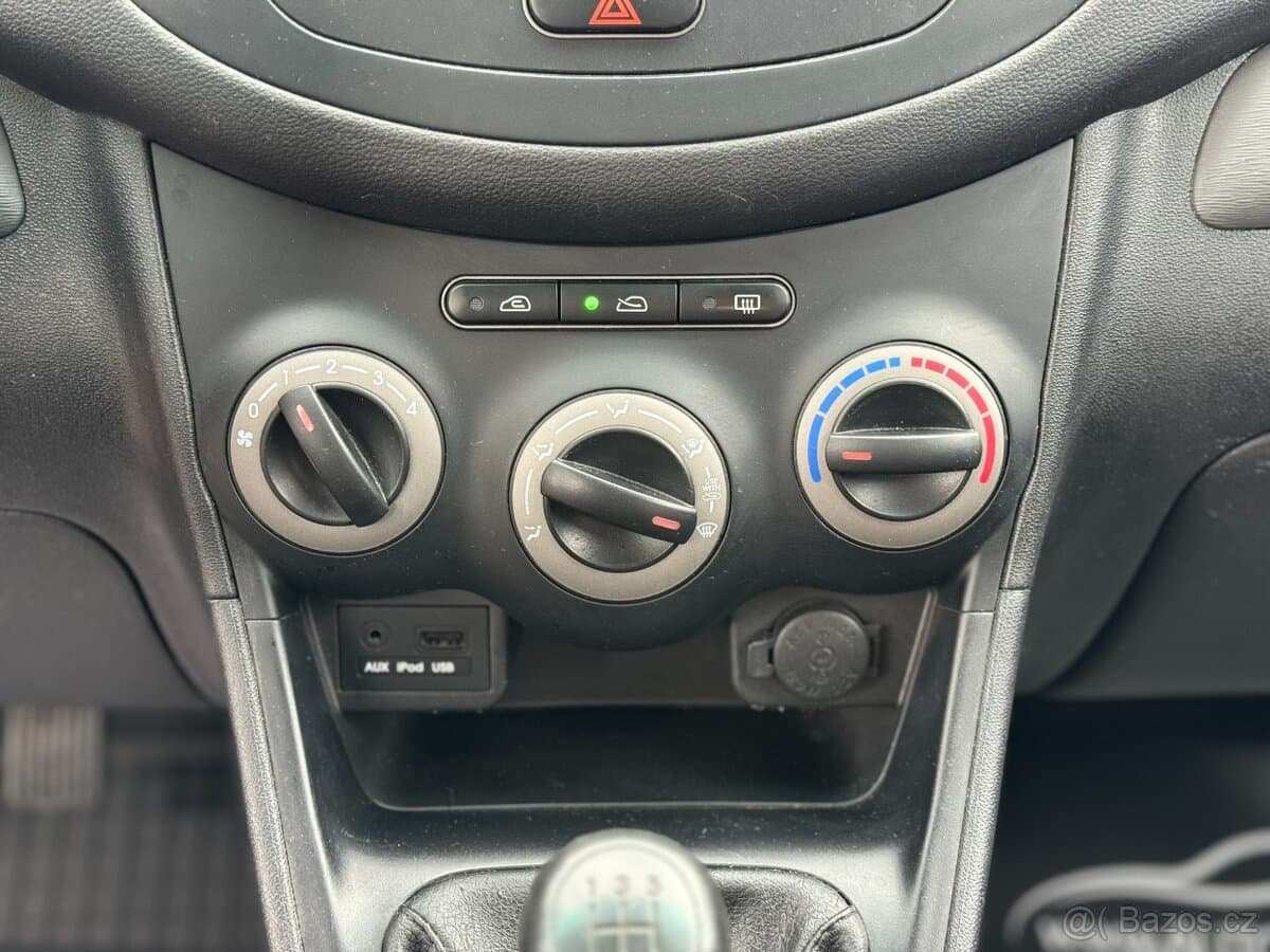 2012 Hyundai i10 - 11