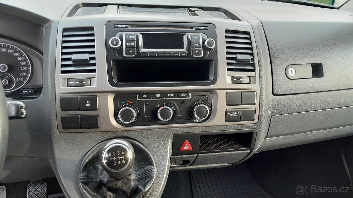 2012 Volkswagen CARAVELLE - 11