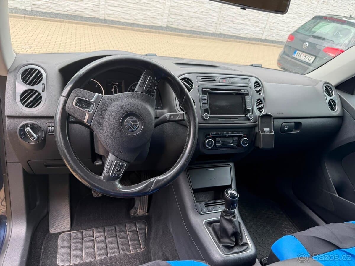 2012 Volkswagen TIGUAN - 11