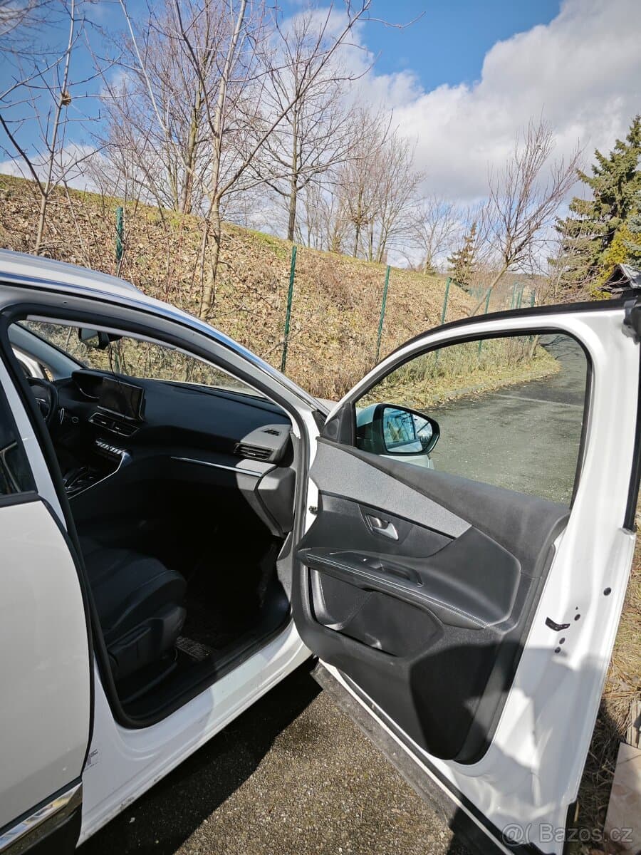 2021 Peugeot 5008 - 11