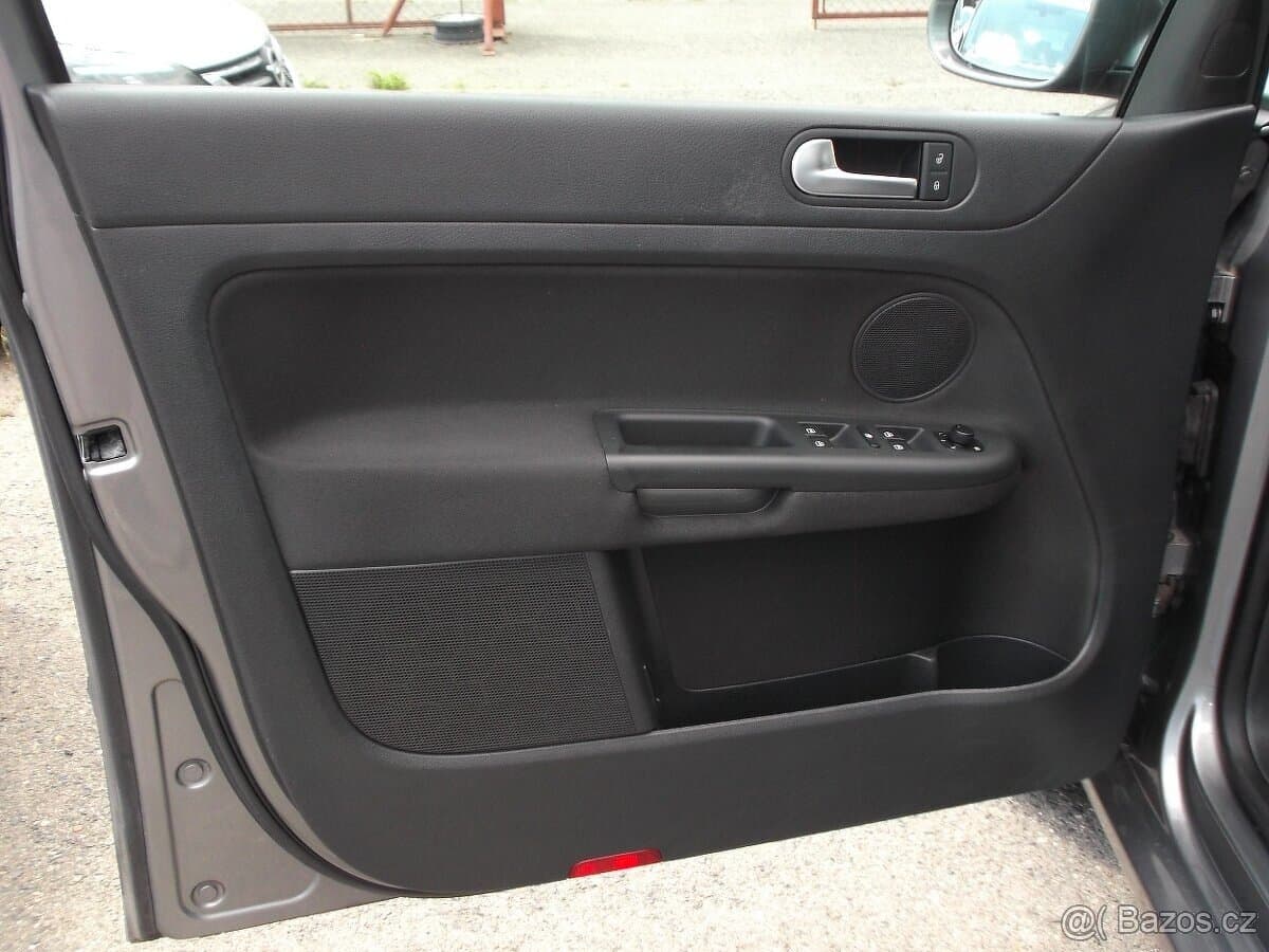 2010 Volkswagen GOLF - 11