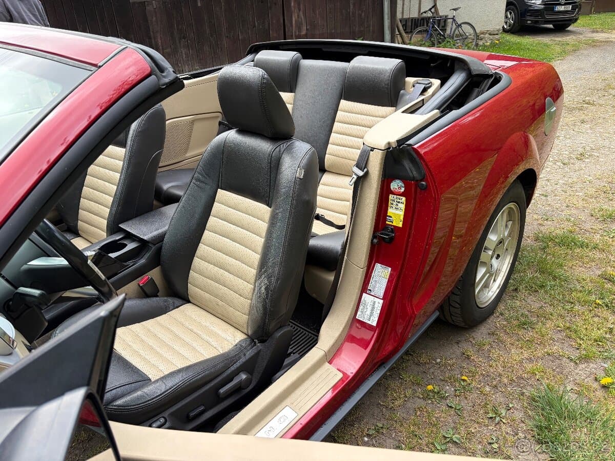 2007 Ford MUSTANG - 11