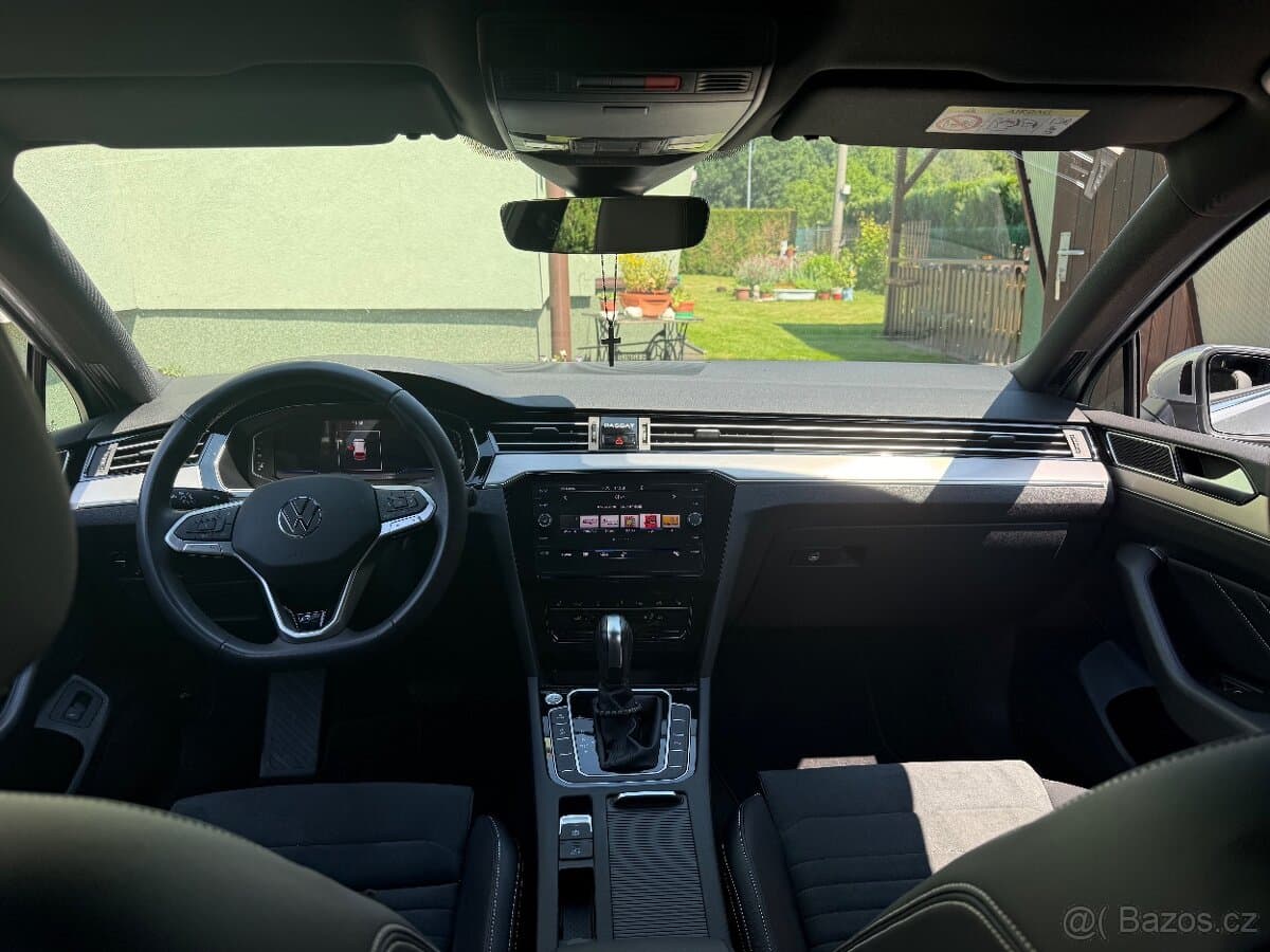 2023 Volkswagen PASSAT - 11
