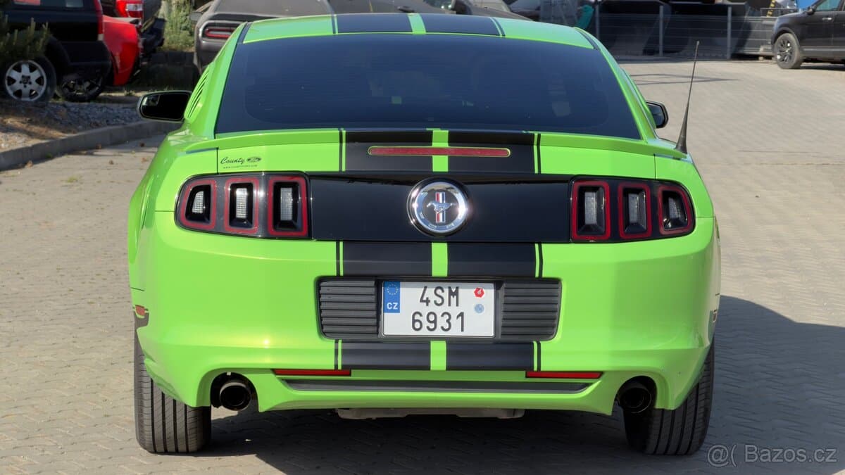 2013 Ford MUSTANG - 11