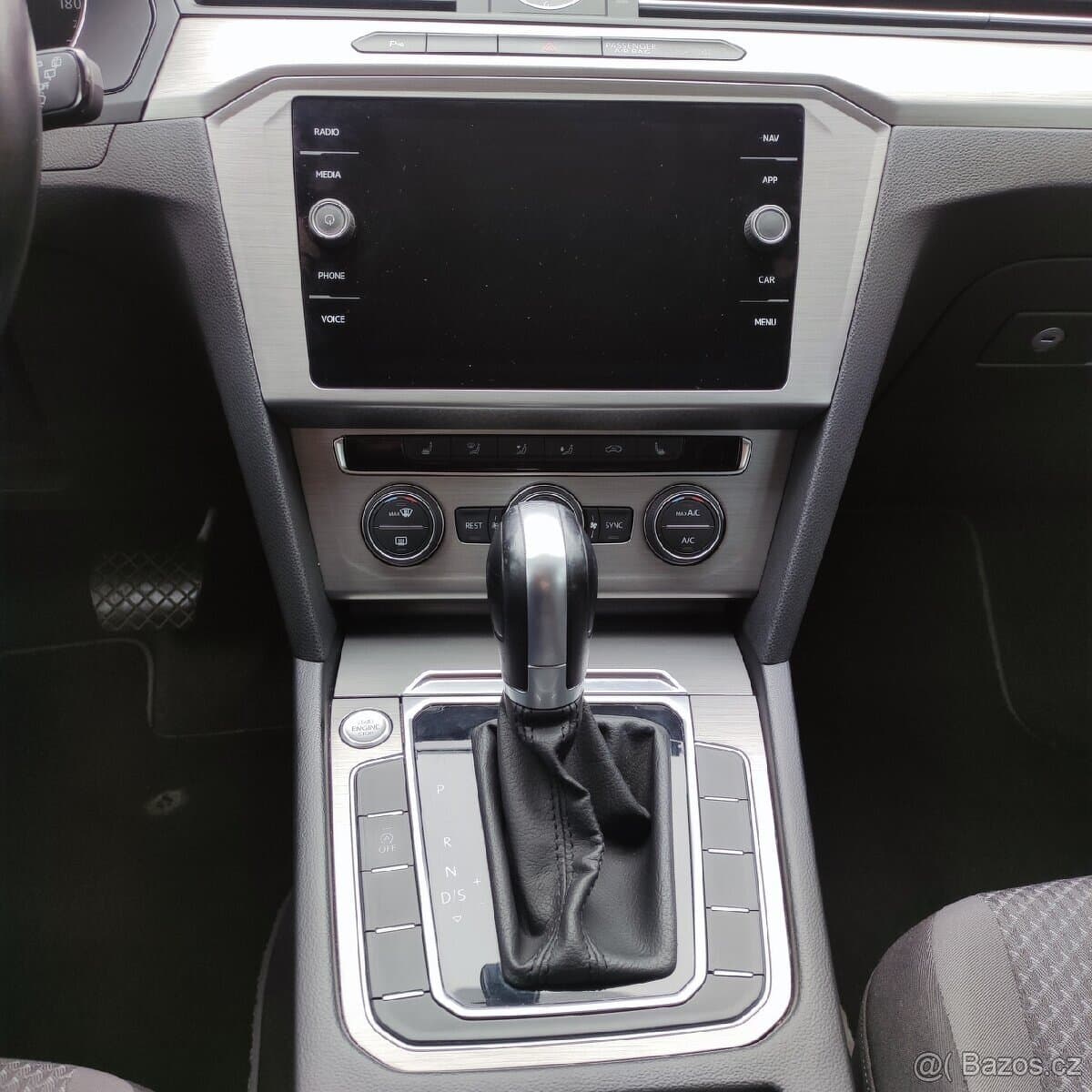 2018 Volkswagen PASSAT - 11