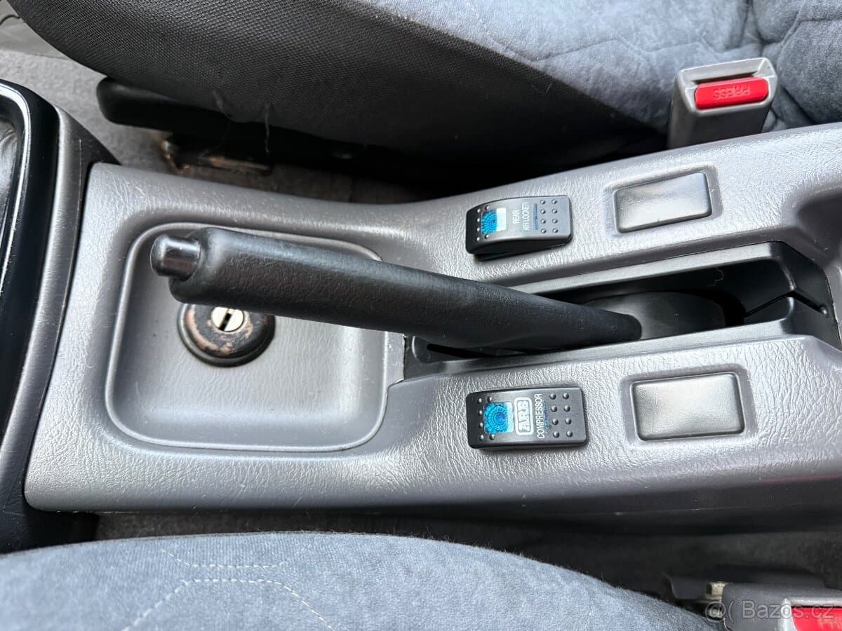 2005 Nissan NAVARA - 11