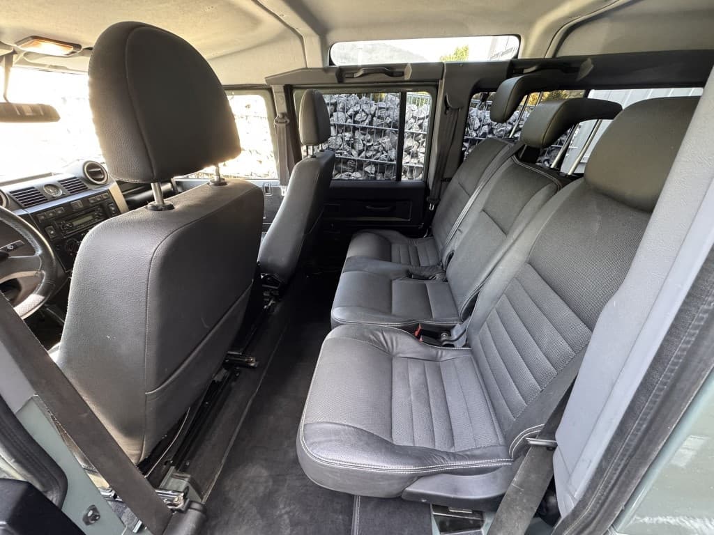 2010 Land Rover DEFENDER - 11