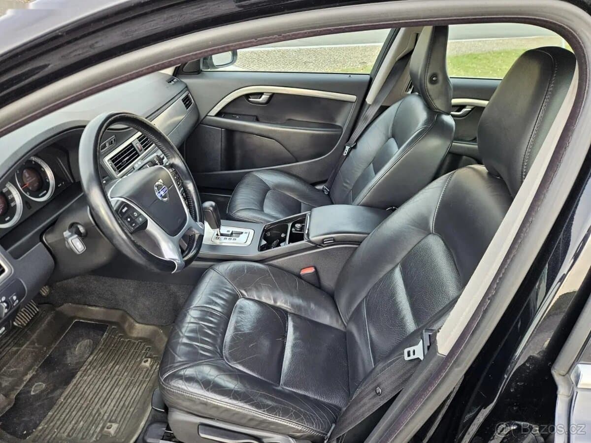 2010 Volvo V70 - 11