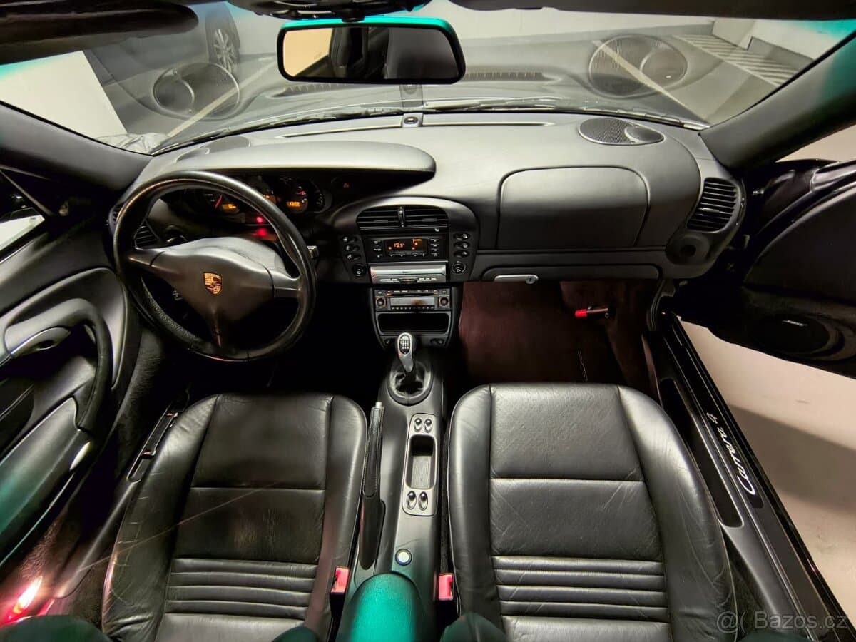 2004 Porsche 911 - 11