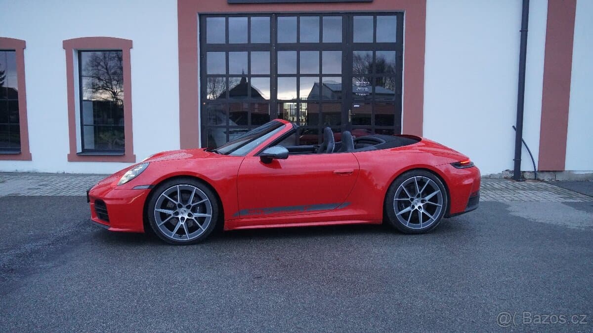 2025 Porsche 911 - 11