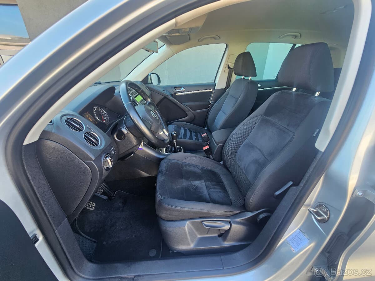 2012 Volkswagen TIGUAN - 11